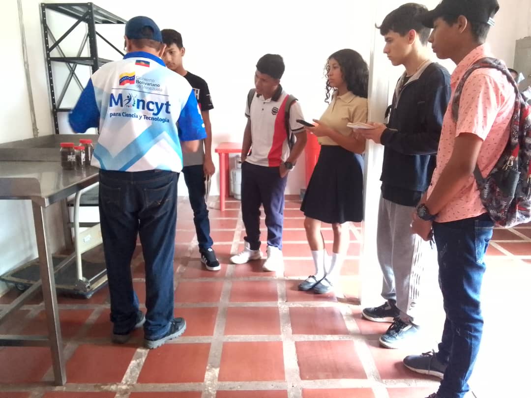 Ofrecen charla a estudiantes del complejo educativo Los Raudales En Amazonas